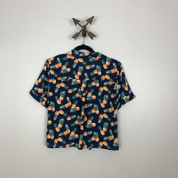 Women’s Pineapple Buttondown with navy background - Picture 4 of 8
